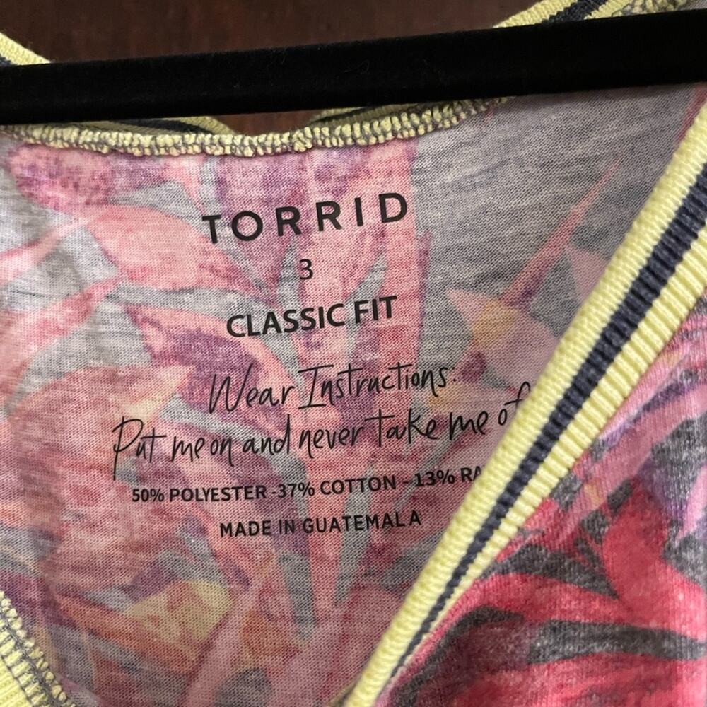 torrid Brand Women's size 3 Classic Fit Leaves Crewneck Ringer Tank Top Pink - Picture 3 of 3